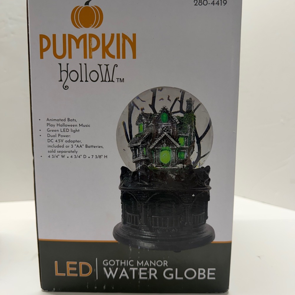Pumpkin Hollow Gothic Manor LED Water Globe Halloween Animated Music 280-4419